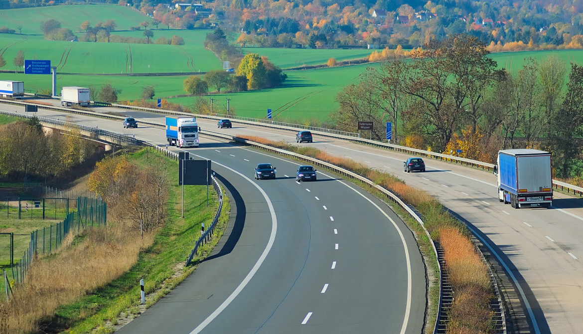 Autobahntankstellen mehr als 20 Cent teurer als übrige Zapfsäulen