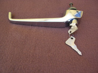 Chrom-Klinke mit Schloß / 353/Barkas / Li.