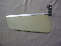 Sonnenblende Re. / grau