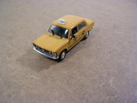 Modellauto Polski Fiat 125 p / Taxi / 1:43