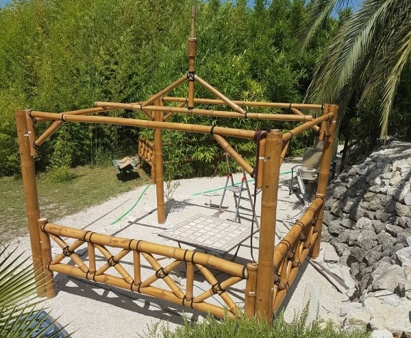 Bambus Pavillon, Gazebo 4,20 x 4,20 m mit Seitenteilen und Eingang