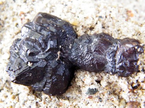 Schwarze Kristalle aus Ägypten