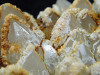 Bergkristallstufe mit Dolomit und Limonit