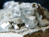 Bergkristallstufe mit Chloritwürfeln aus China