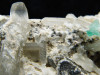 Bergkristalle auf weißer Orthoklas Stufe