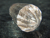 Klarer Vogel Cut Kristall 12-seitig mit Silber-Rutil