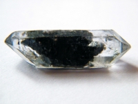 Black Seed Kristall mit Carbon-Einschlüssen