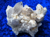 Bergkristallstufe mit weißem Hyalit aus Namibia