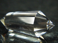 Vogel Cut Kristall 12-seitig aus klarem Bergkristall