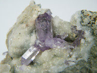 Amethystkristalle auf Chalcedon von Sardinien