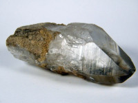 Klarerer Bergkristall mit Chlorit und Phantomen