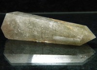 Polierter Rauchquarz Kristall mit Rutil