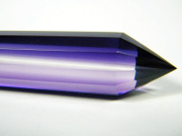 Blauer Vogel Cut Kristall 12-seitig aus Laborquarz