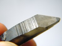 Kleiner Lemuria Rauchquarz mit Phantomen