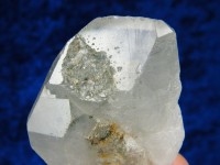 Breiter Bergkristall mit gelbem Chlorit-Phantom