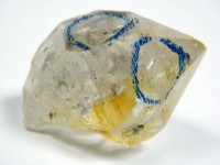 Doppelender-Bergkristall mit 2 beweglichen Libellen