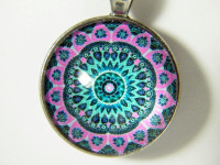 Mandala Anhänger in versilberter Fassung