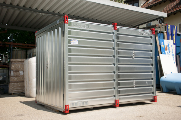 Dieseltank im Materialcontainer