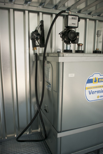 Dieseltank im Materialcontainer