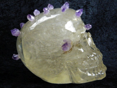 Schädel Bergkristall mit Amethysten