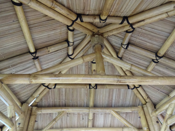 Pawilon bambusowy, altana 5,20 x 5,20 m z częściami bocznymi, stołem i ławkami