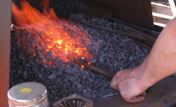 Schmiedekohle Nuss 3 18x30 mm