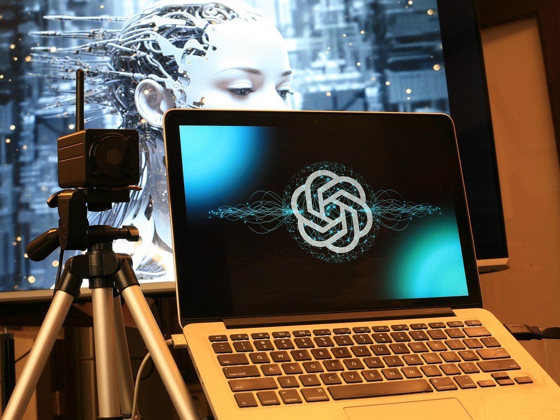 Laptop mit Chatgpt-Logo