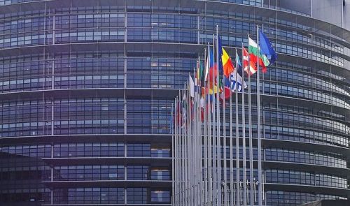 EU Parlament verhandelt über Regeln für sichere und transparente KI